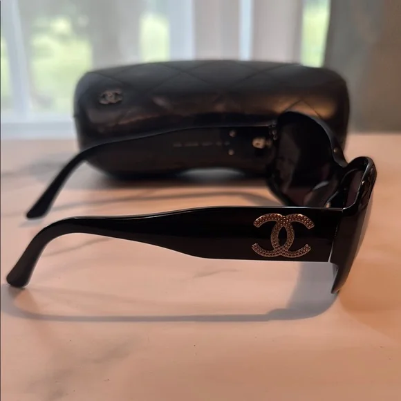 Chanel Black Women’s Sunglasses - Picture 2 of 13